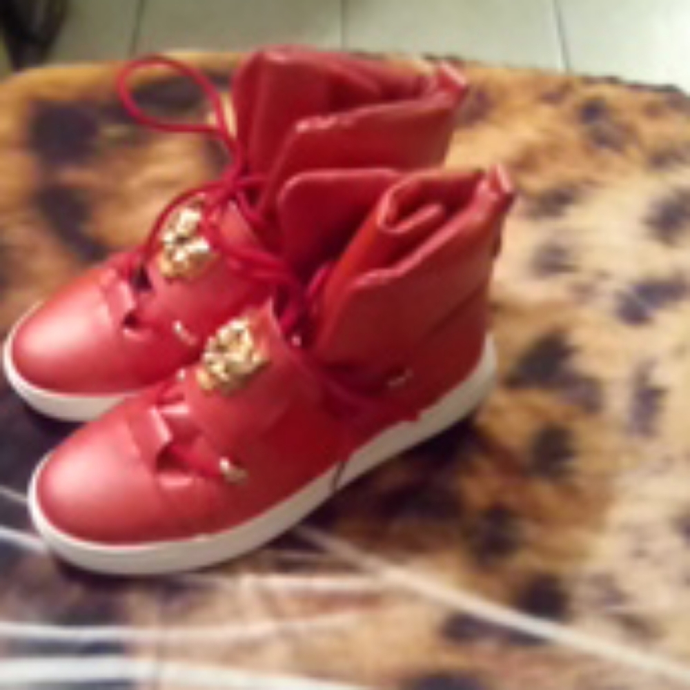 Shoes - Picture 2 of 2